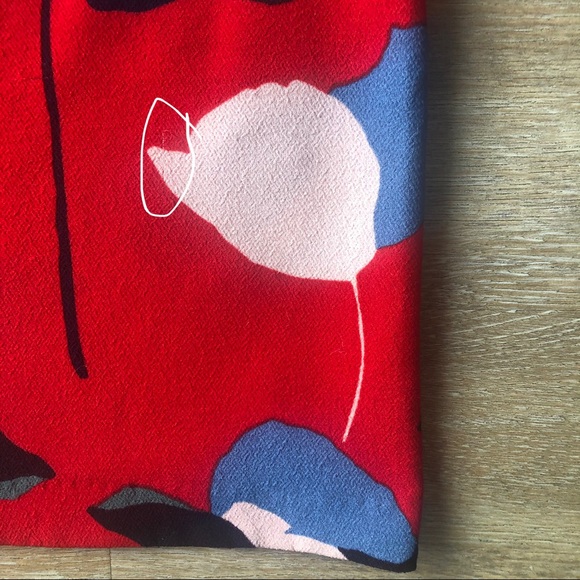 Boden “Easy Notch” Tunic in Red Collage - Picture 10 of 10